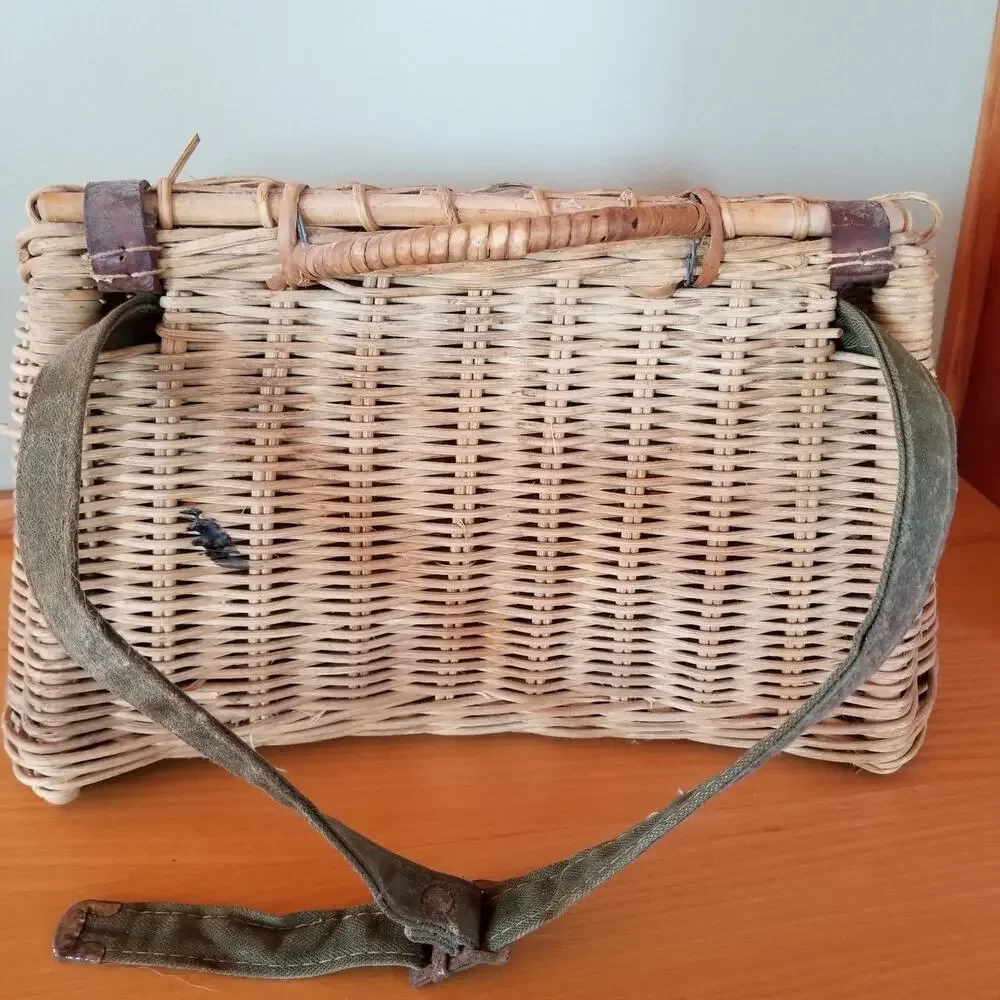 VTG Fly Fishing Creel Wicker & Leather Basket Fish Shape Buckle Cabin Decor 12x8